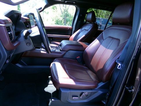 Used 2024 Ford Expedition Limited AWD/4WD image 13