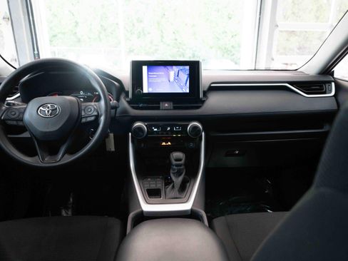 Used 2025 Toyota RAV4 LE AWD/4WD image 20