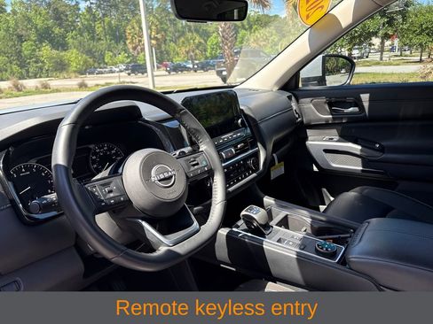 Used 2023 Nissan Pathfinder SL AWD/4WD image 7