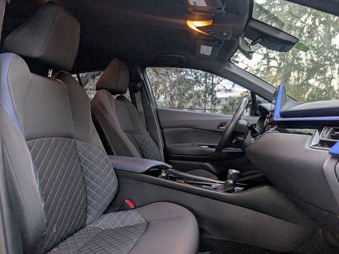 Used 2021 Toyota C-HR XLE image 17