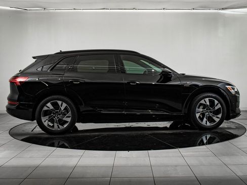 Used 2022 Audi e-tron Premium w/ Convenience Plus Package image 11