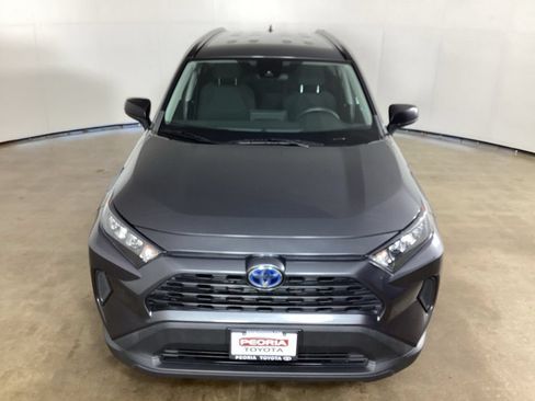 Used 2021 Toyota RAV4 LE AWD/4WD image 2