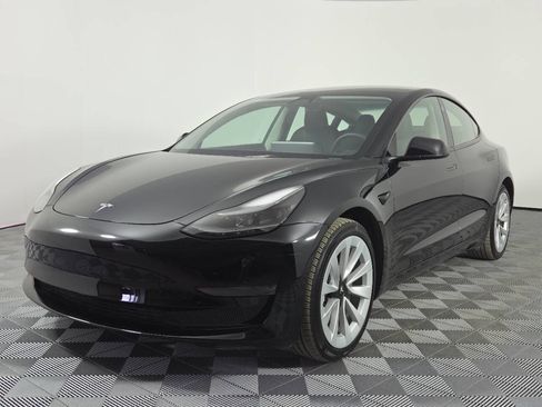 Used 2023 Tesla Model 3 Standard Range RWD image 3
