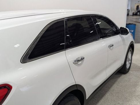 Used 2020 Kia Sorento LX image 3
