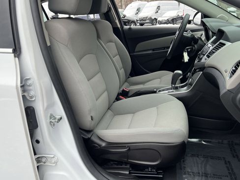 Used 2016 Chevrolet Cruze LT w/ Technology Package image 25