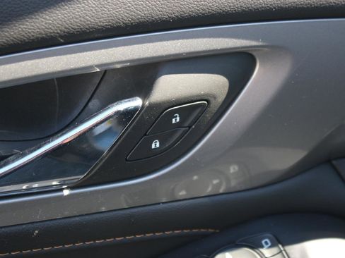 Used 2021 Chevrolet Traverse LS image 12