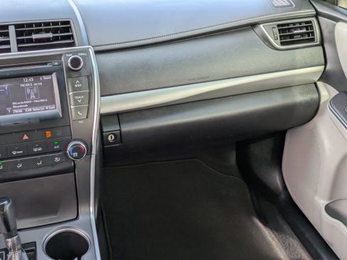 Used 2016 Toyota Camry XLE image 18