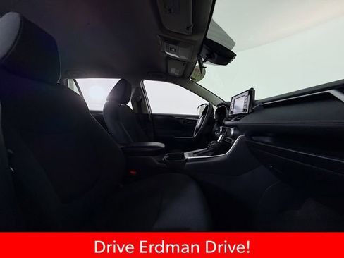 Used 2019 Toyota RAV4 LE FWD image 24