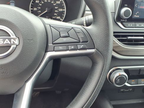 Used 2025 Nissan Altima 2.5 SV FWD image 19