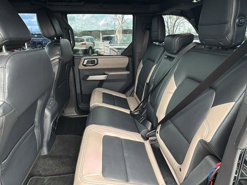 Used 2023 Ford Bronco Wildtrak image 13