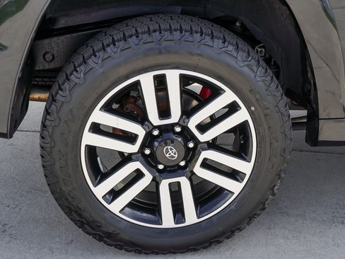 Certified 2022 Toyota 4Runner Limited AWD/4WD image 11