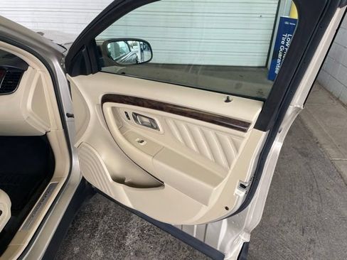 Used 2018 Ford Taurus Limited w/ Driver Assist Package FWD image 42