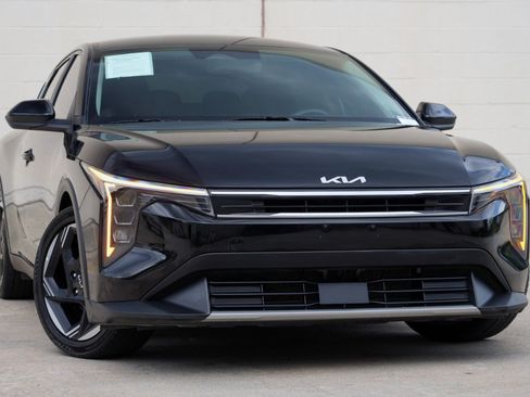 Used 2025 Kia K4 EX FWD image 2