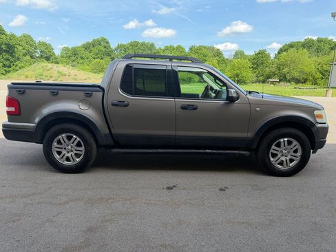 Used 2007 Ford Explorer Sport Trac XLT AWD/4WD image 4