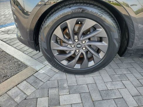 Certified 2024 Land Rover Discovery Dynamic SE AWD/4WD image 13