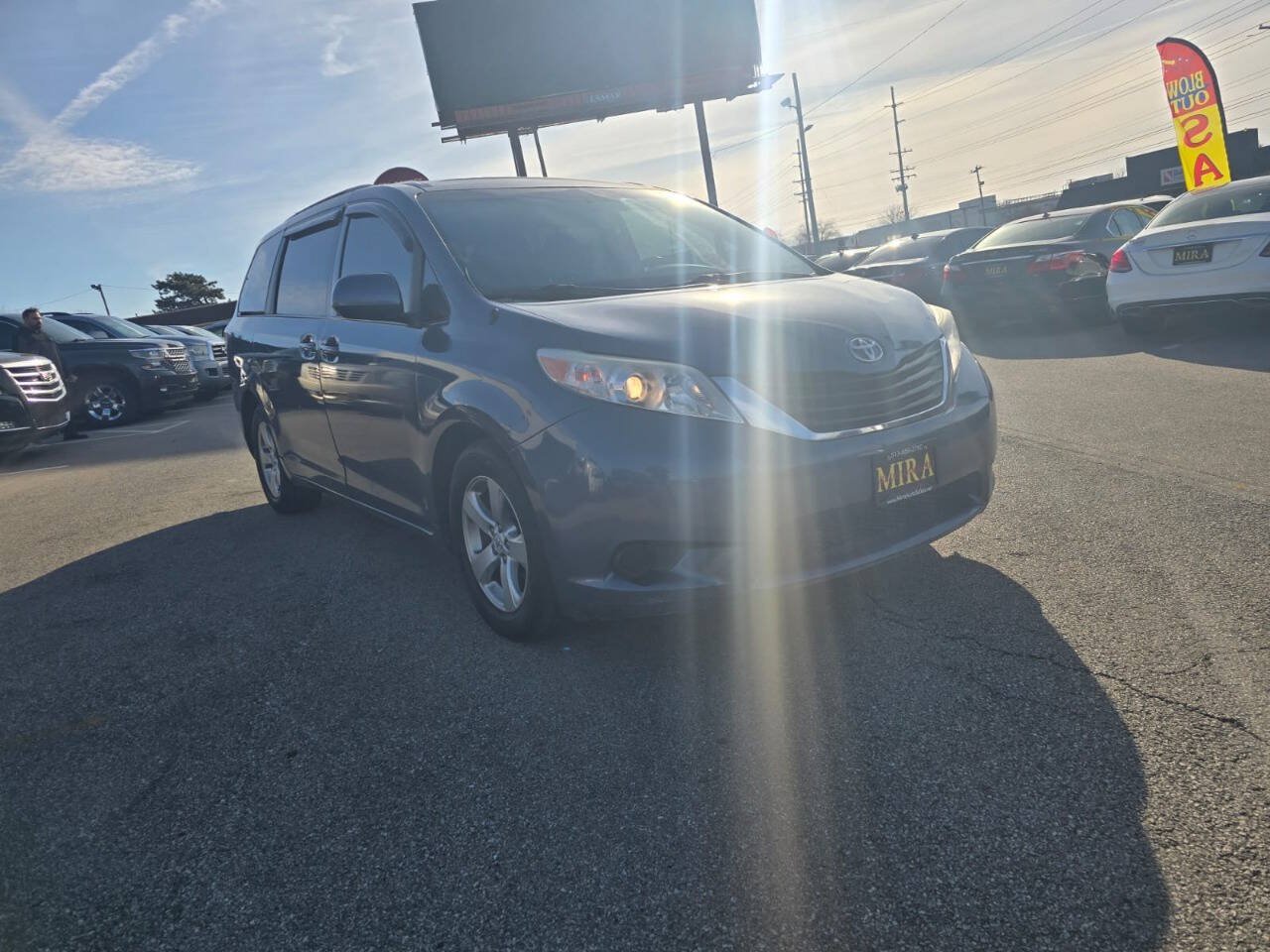 Used 2014 Toyota Sienna LE FWD image 8