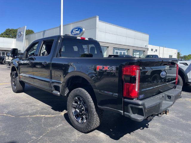 Used 2023 Ford F250 Lariat w/ Sport Appearance Package AWD/4WD image 3