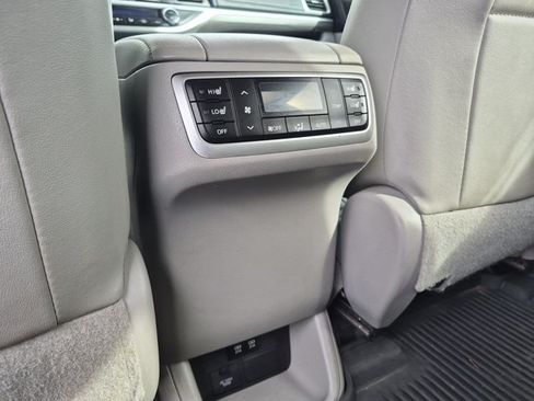 Used 2018 Toyota Highlander Limited Platinum AWD/4WD image 17