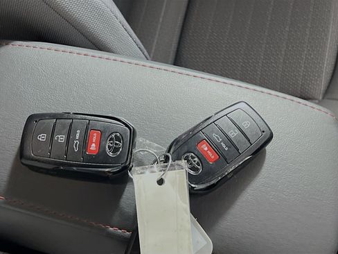 Used 2025 Toyota Corolla SE image 36