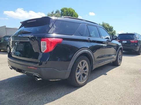 Used 2021 Ford Explorer XLT w/ Equipment Group 202A RWD image 2