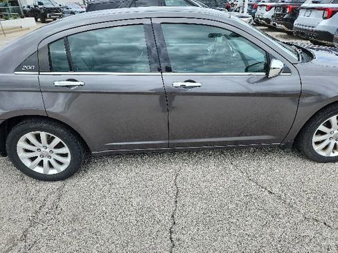 Used 2014 Chrysler 200 Limited FWD image 4
