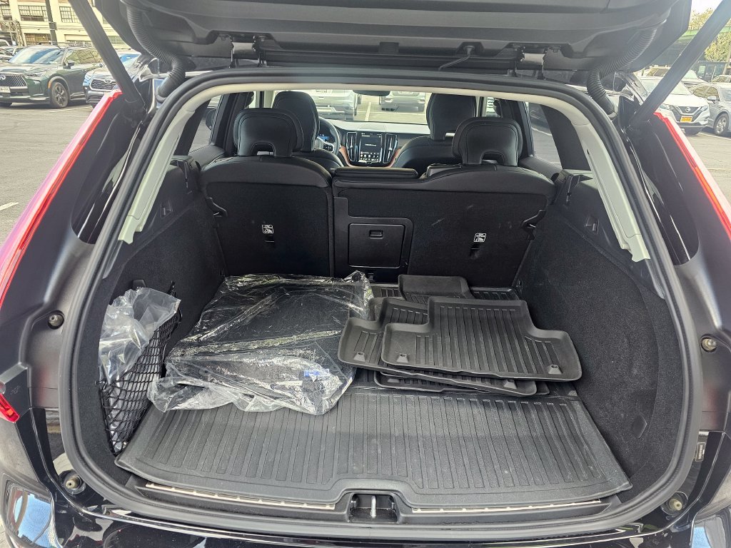Certified 2024 Volvo XC60 T8 Ultimate AWD/4WD image 7