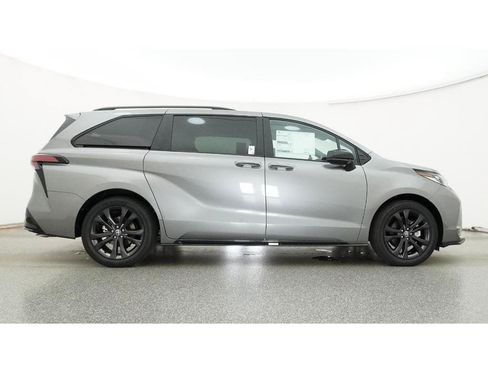 New 2026 Toyota Sienna XSE FWD image 27