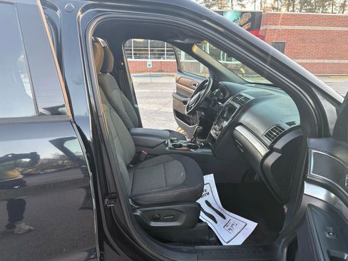 Used 2019 Ford Explorer XLT w/ Equipment Group 201A image 9