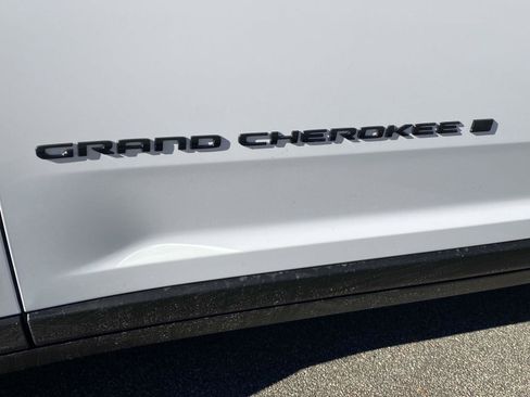 New 2025 Jeep Grand Cherokee L Altitude image 21