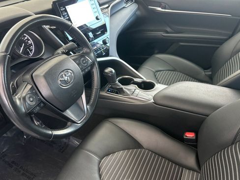 Used 2023 Toyota Camry SE FWD image 4