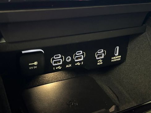 Certified 2024 Jeep Grand Wagoneer Series III w/ Rear Seat Video Group 1 AWD/4WD image 19