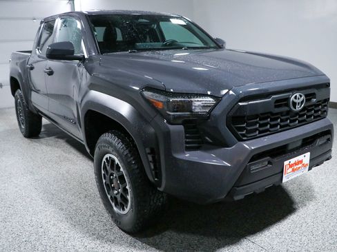 Used 2025 Toyota Tacoma TRD Off-Road AWD/4WD image 5