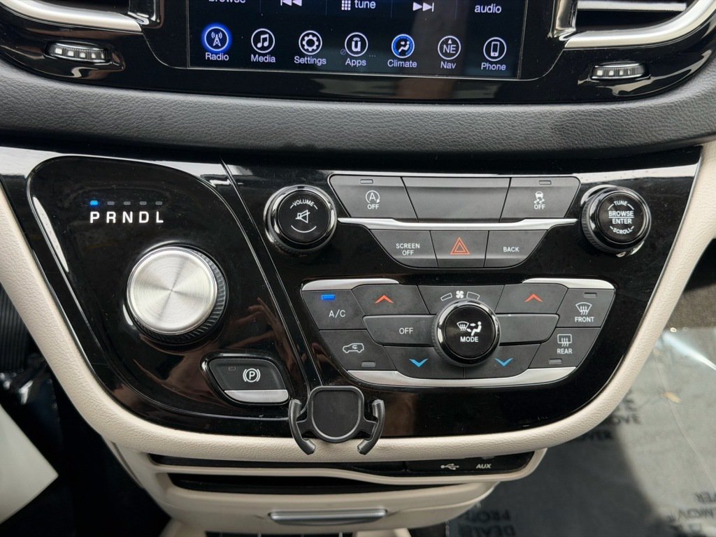 Used 2017 Chrysler Pacifica Touring FWD image 19