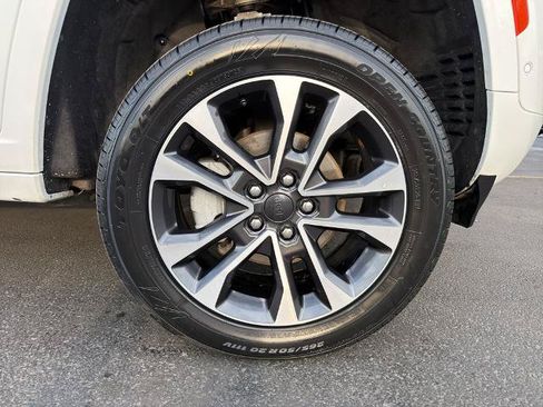 Used 2024 Jeep Grand Cherokee Overland AWD/4WD image 5