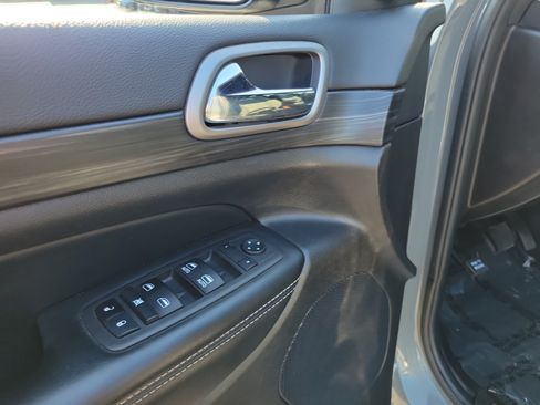 Used 2021 Jeep Grand Cherokee Freedom Edition AWD/4WD image 18