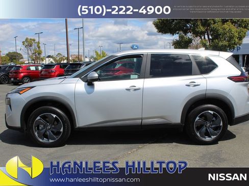 Used 2025 Nissan Rogue SV AWD/4WD image 2