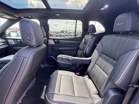 Used 2025 Buick Enclave Avenir w/ Super Cruise Package FWD image 18