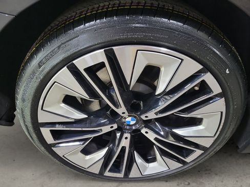 Used 2024 BMW 530i xDrive 530i xDrive w/ Premium Package image 12