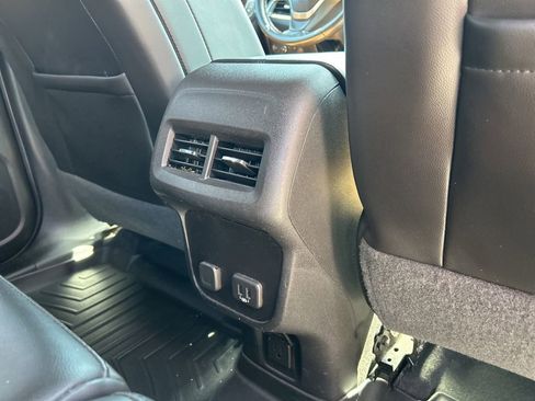 Used 2018 Chevrolet Equinox Premier image 47