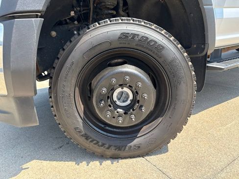 Used 2017 Ford F550 4x4 Regular Cab Super Duty image 38