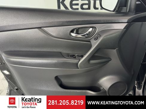 Used 2020 Nissan Rogue SV FWD image 11