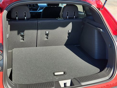 New 2026 Chevrolet Trax RS w/ Sunroof Package image 8