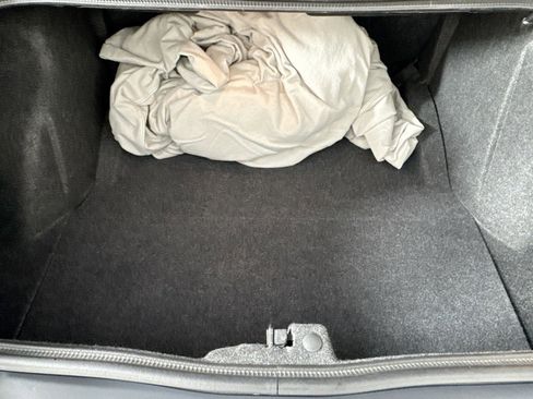 Used 2015 Dodge Challenger SRT Hellcat image 25