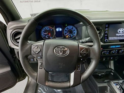Used 2022 Toyota Tacoma TRD Sport image 11