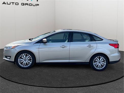 Used 2018 Ford Focus Titanium image 5