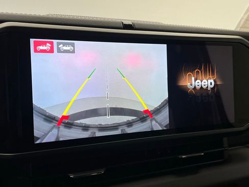 Used 2024 Jeep Wrangler Unlimited Rubicon w/ Technology Group image 14