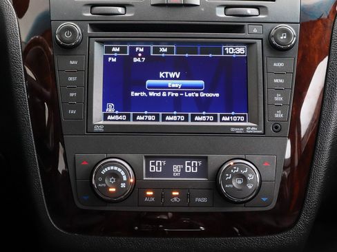 Used 2011 Cadillac DTS Premium FWD image 19