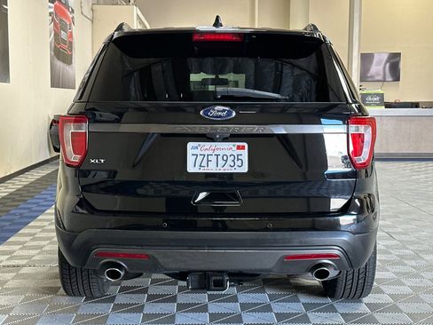 Used 2017 Ford Explorer XLT w/ Equipment Group 202A FWD image 5