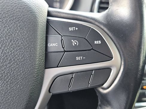 Used 2021 Jeep Grand Cherokee Laredo X AWD/4WD image 13