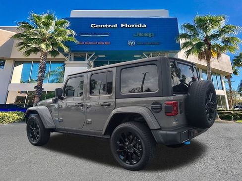 Used 2022 Jeep Wrangler Unlimited Sahara AWD/4WD image 7